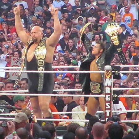 ไฟล์:ShoMiz at Wrestlemania XXVI after title defence.jpg