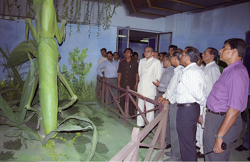 File:Shyamal Kumar Sen with other Dignitaries Visit Giants from the Backyard Exhibition - BITM - Calcutta 1999-09-02 117.JPG