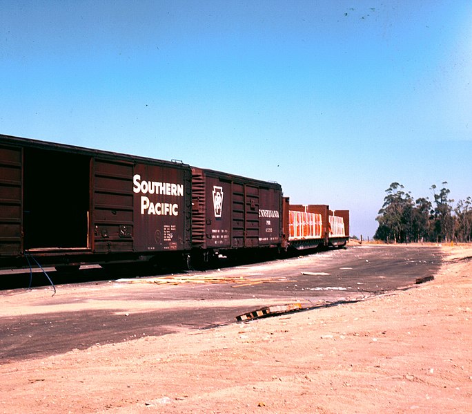 File:Southern Pacific freight cars, Orange County, 1964.jpg