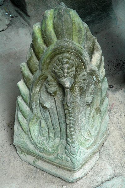 File:Statue Naga.JPG