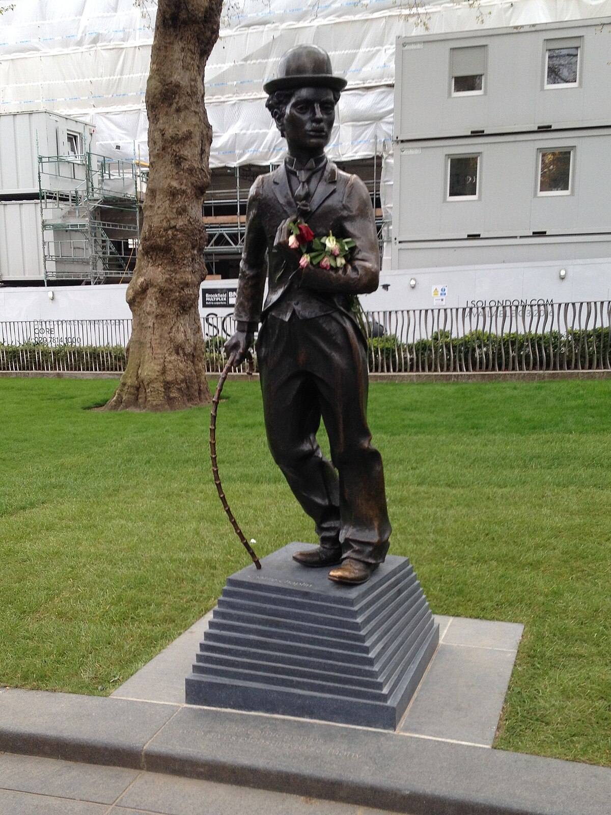 File Statue Of Charlie Chaplin Leicester Square April 2016 Jpg Wikimedia Commons