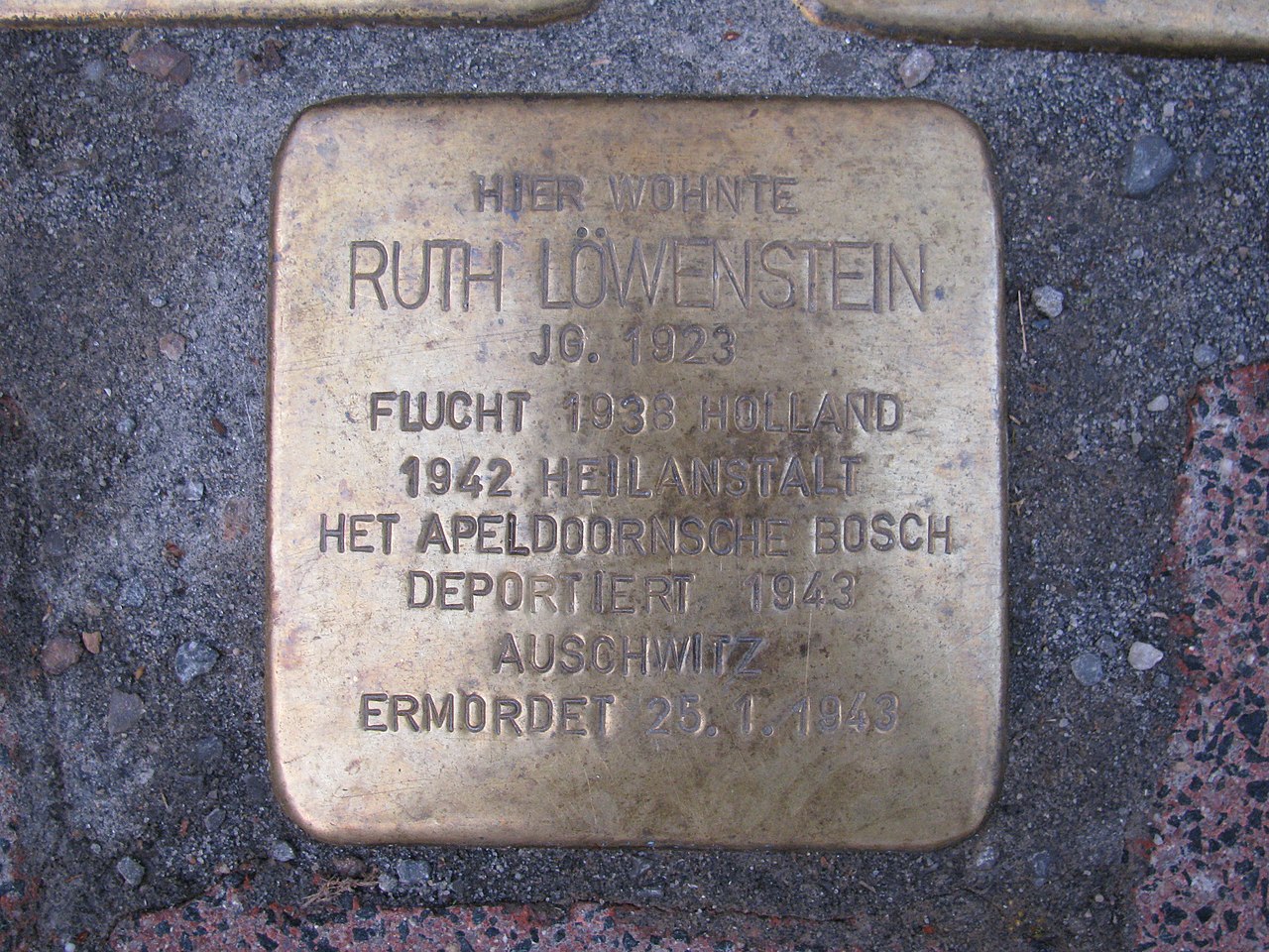 Stolperstein Ruth Löwenstein, 1, Wiesbadener Straße 22, Idstein, Rheingau-Taunus-Kreis.jpg