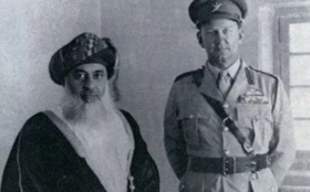 Sultan Said bin Taimur of Muscat and Colonel David Smiley of the British Army.png