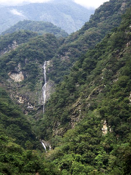 450px-Taiwan_2009_HuaLien_Taroko_Gorge_Waterfall_PB140016.jpg (450×600)