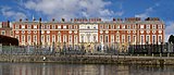 A Hampton Court palota déli aspektusa - panoramio.jpg