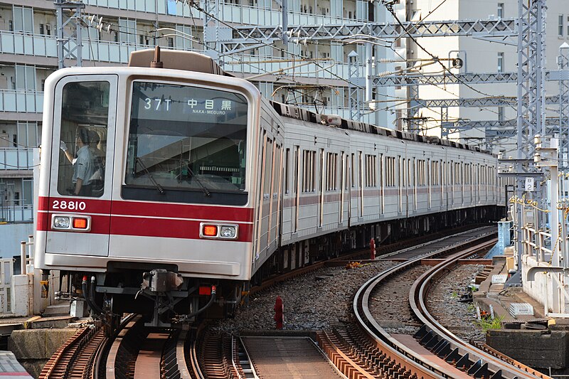 File:Tobu 28810 at Minami-Senju Sta 2016-10-07.jpg