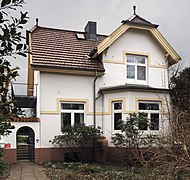 Wohnhaus mit Seitenrisalit und Erker - 53°41′44″N 9°42′31″E﻿ / ﻿Uetersener Straße 35﻿ / 53.695682; 9.708611 - Baujahr zwischen 1910 und 1912