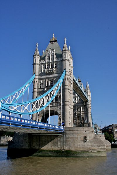 File:Tower Bridge 2009-2.jpg