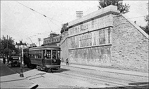 Tramvajová dráha pres de la porte Saint-Jean, vers 1930.jpg