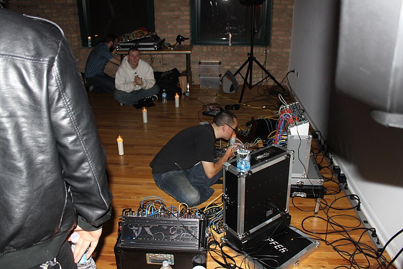File:Trash Audio-Xart Synth Event 9, 2011-04-03 19.53.30 (photo by by Muff Wiggler).jpg