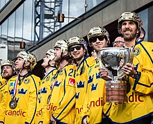 The Swedish men's team celebrated after the 2017 IIHF World Championship gold. Tre Kronor firas pa Sergels torg (190 av 618).jpg