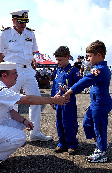 File:US Navy 041023-N-6235S-015 Journalist 1st Class Robert Kerns and Cdr. Jack Hanzlik talk with young visitors during the New Orleans Air Show.jpg