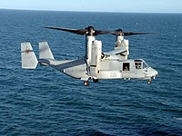 Yhdysvaltain laivasto 080220-N-5180F-015 Merijalkaväki MV-22 Osprey valmistautuu laskeutumaan amfibiohyökkäysaluksen USS Nassau (LHA 4) alukseen .jpg