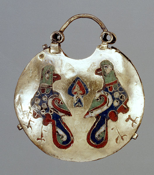 File:Ukrainian - Temple Pendant (Kolt) with Two Birds - Walters 44297.jpg