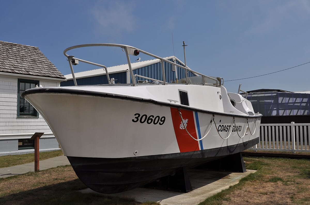 30' surf rescue boat - Wikipedia