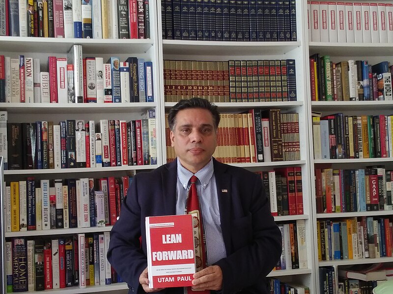 File:Utam Paul in his personal library.jpg