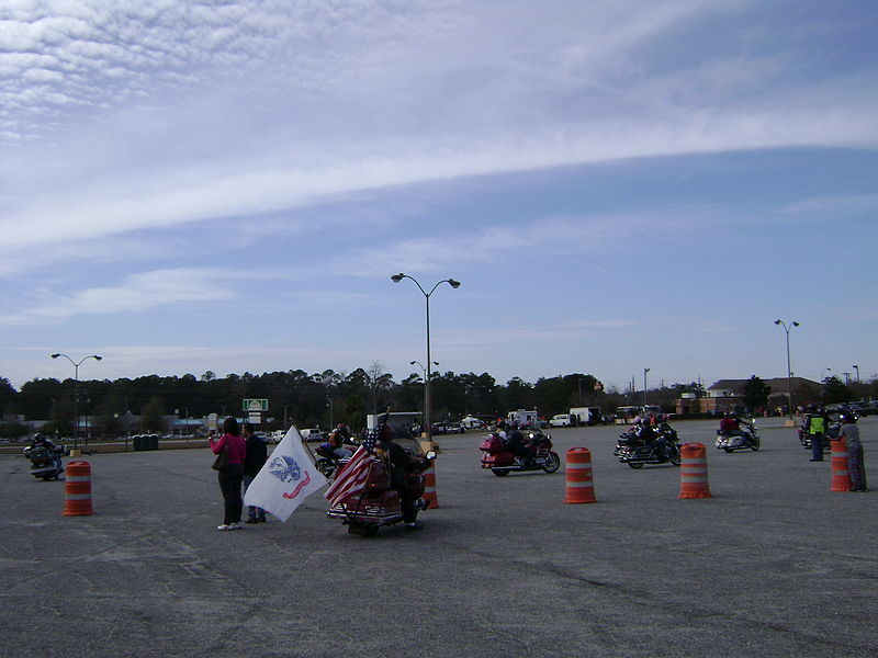 File:Valdosta Outback Rider's 2012 Toy Run 13.JPG