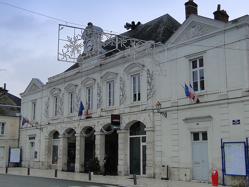 File:Vernou-sur-Brenne - Mairie (2010).jpg