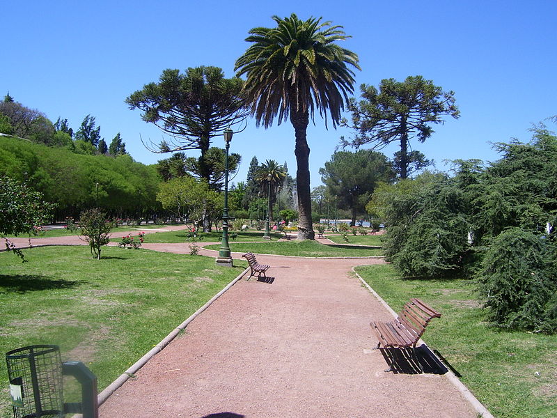 File:Vista del rosedal - panoramio.jpg