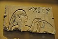Frammento dei rilievi della tomba di Neferu II raffigurante una parrucchiera. Brooklyn Museum