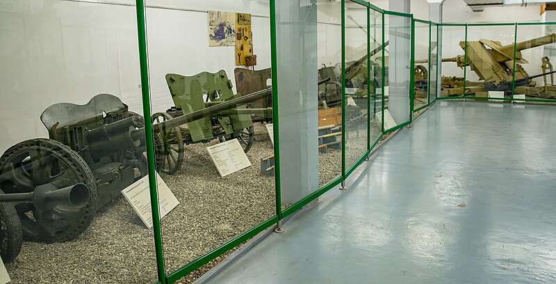 File:Wehrtechnische Sammlung der Bundeswehr (27859153179).jpg