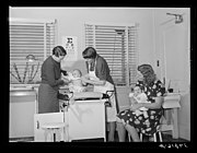 Clinique pour bébé. Camp de migrants de Tulare. Visalia, Californie. 1940 Pour la FSA