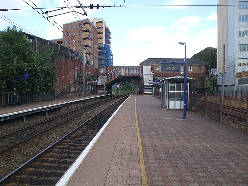 File:West Ealing stn eastbound.JPG