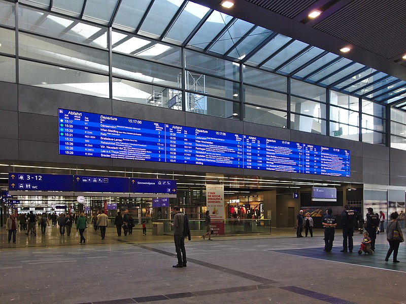 File:Wien Hauptbahnhof, 2014-10-14 (45).jpg