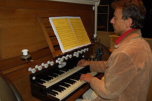 Willem Tanke at the Loret-organ in Berkel-Enschot.jpg
