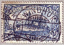 Francobollo per l'Africa sudoccidentale tedesca, sul timbro postale c'è scritto Windhuk, altro nome dato alla città in tedesco.