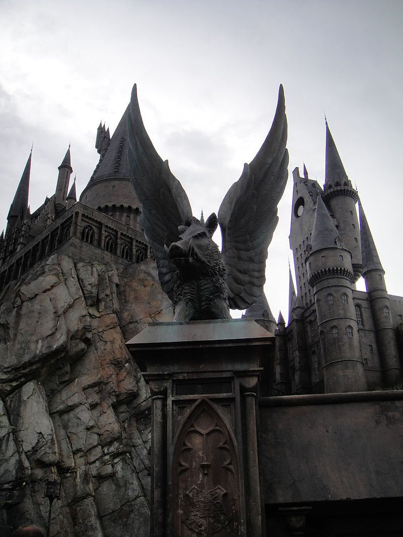 File:Wizarding World of Harry Potter - talking paintings on the