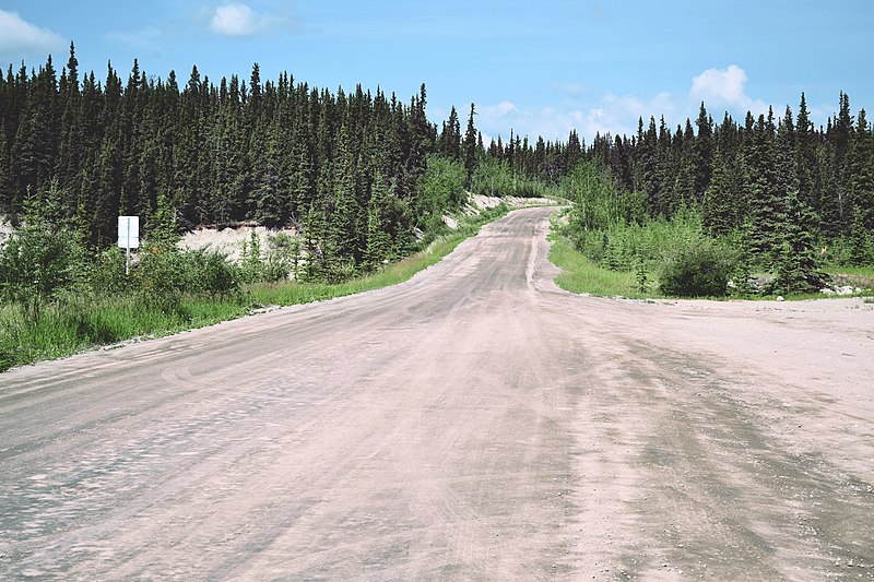 File:Yukon -dirt road- (43086189750).jpg