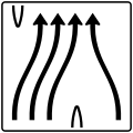 Zeichen 501–85 Überleitungstafel – ohne Gegenverkehr – vierstreifig, davon die drei linken Fahrstreifen nach rechts übergeleitet und rechter Fahrstreifen nach links verschwenkt