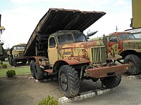 架橋用機材を搭載したZiL-157。