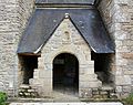 Église Saint-Nicodème, Quily, Morbihan : entrée sud (4 octobre 2013).