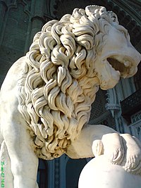 Lion de marbre sur la terrasse du Palais Alupka.jpg