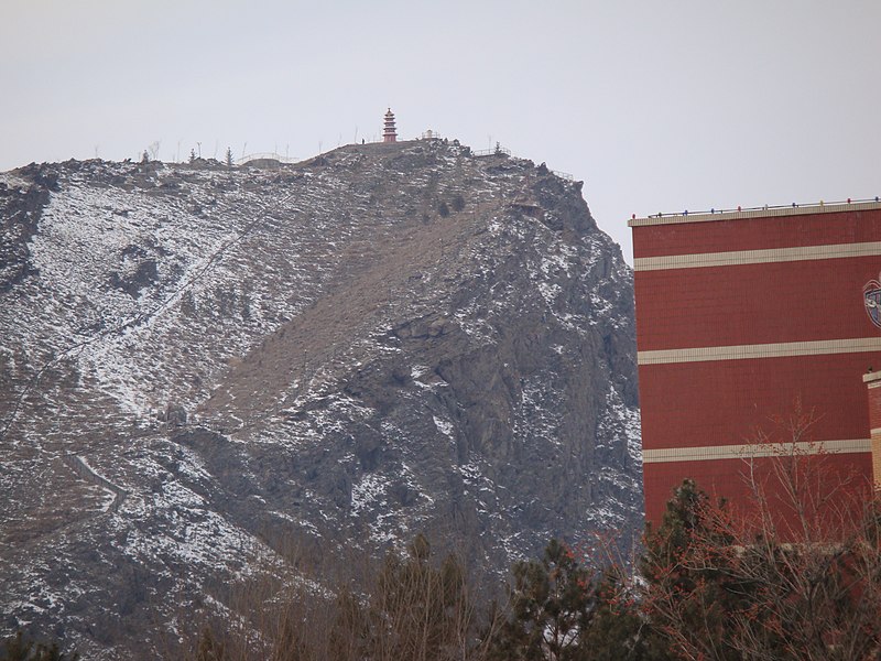 File:金桥后面的骆驼峰 余华峰 - panoramio.jpg