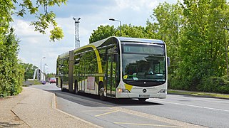 Bus sur la ligne nemo 1 à hauteur de la 'cité du chateau' (334).