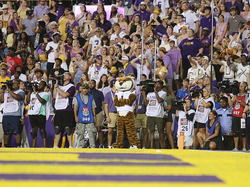 File:092323 LSU vs Arkansas T969 (53534918359).jpg