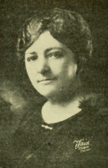1925 yil Harriet Rassel Xart Massachusets shtatining Vakillar palatasi.png