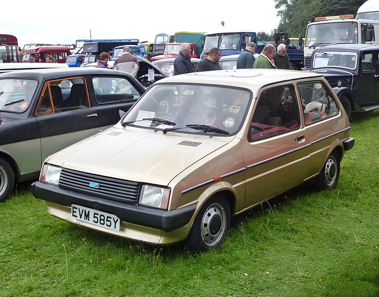 File:1983 Austin Metro 1.3 HLE - front (10651238844).jpg