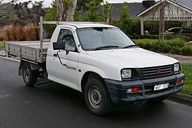 1998 yil Mitsubishi Triton (MK) GL 2 eshikli shassi (2015-08-07) .jpg