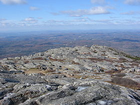 Monadnock Dağı'nın kayalık zirvesi