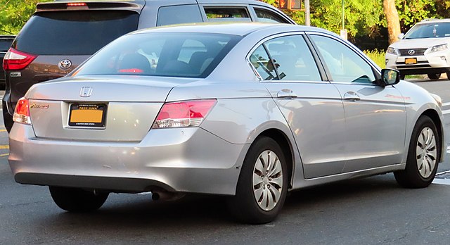 Pre-facelift Honda Accord LX sedan (US)