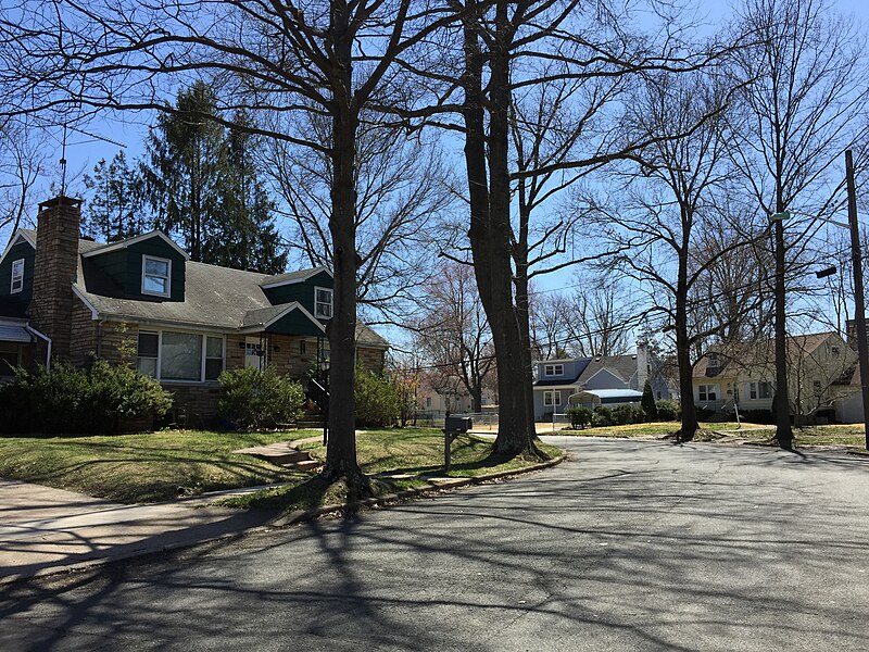 File:2015-04-12 14 08 13 Homes along Dover Court in the Fernwood section of Ewing, New Jersey.jpg