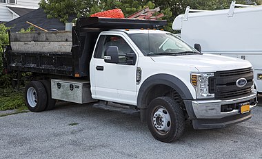 2019 Ford F-550 4WD, front right (NY).jpg