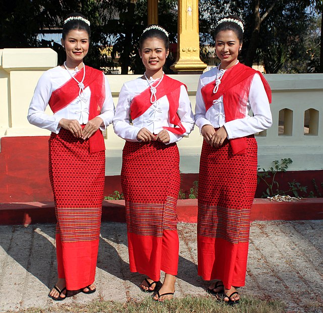 Mon girls wearing traditional dress in Mawlamyine