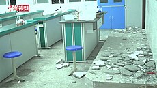 Damage to the walls of the Taiping Middle School in Lushan County. 2022Nian Ya An Di Zhen -Lu Shan Xian Tai Ping Zhong Xue Qiang Pi Tuo Luo 2022 Ya'an earthquake.jpg