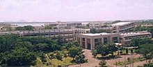 ACPM Medical College, Dhule, Maharashtra (tampilan hari).jpg