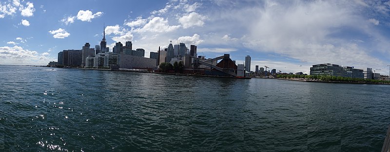 File:A panorama of Toronto, taken from the Empire Sandy, Canada Day, 2016 (16).JPG - panoramio.jpg